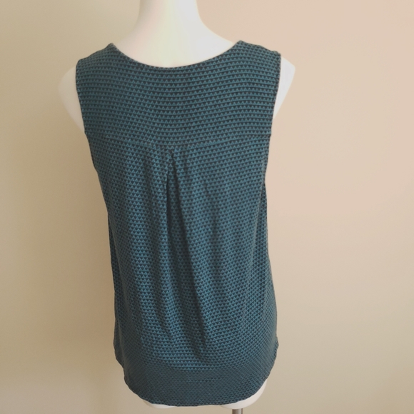 Croft & Barrow Medium Black and Green Pattern Top - Picture 2 of 9